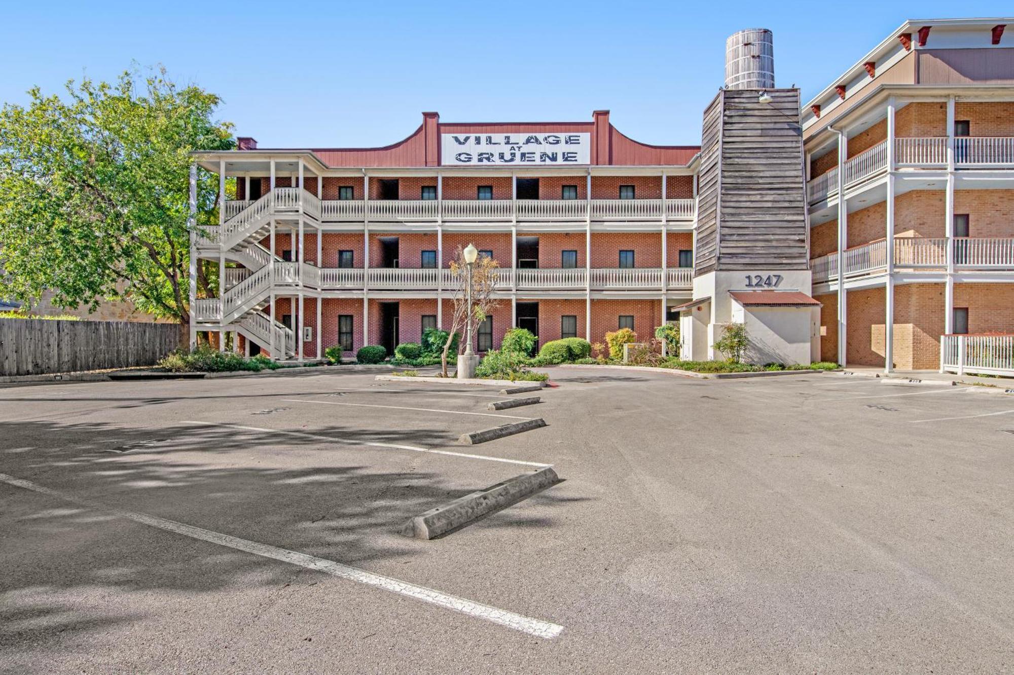 The Village At Gruene Ню Браунфелс Стая снимка